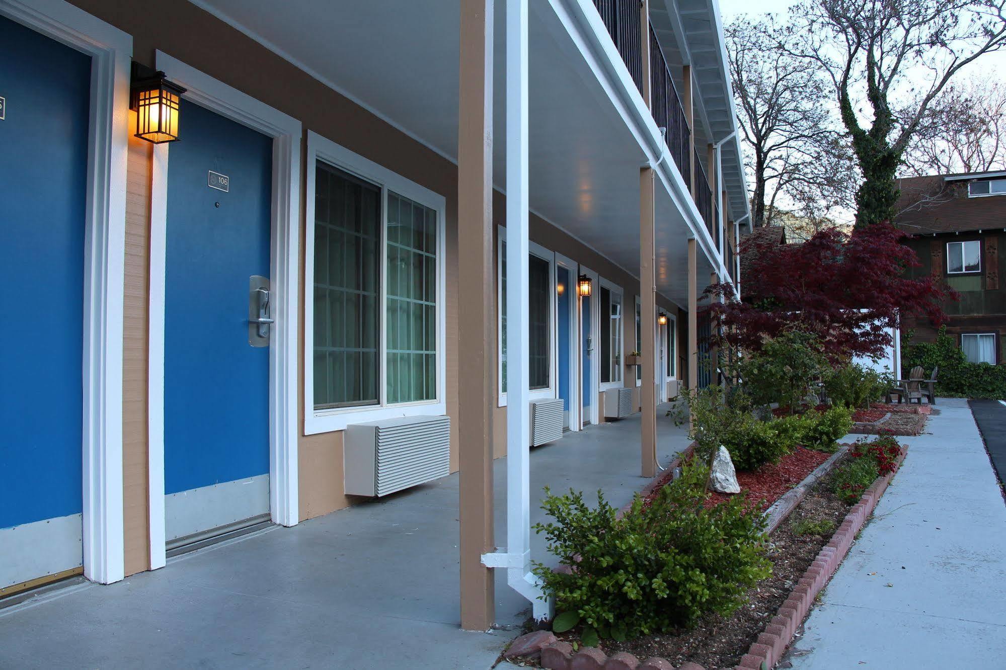 The Angler Lodge Dunsmuir Exterior photo